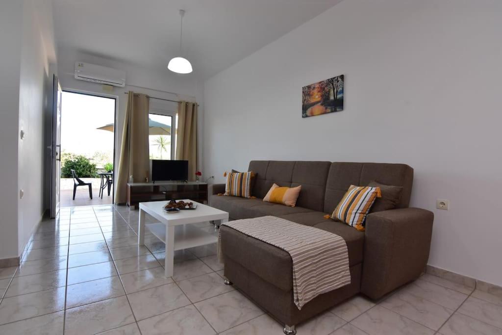 Iakovos Apartments Chorafakia ภายนอก รูปภาพ